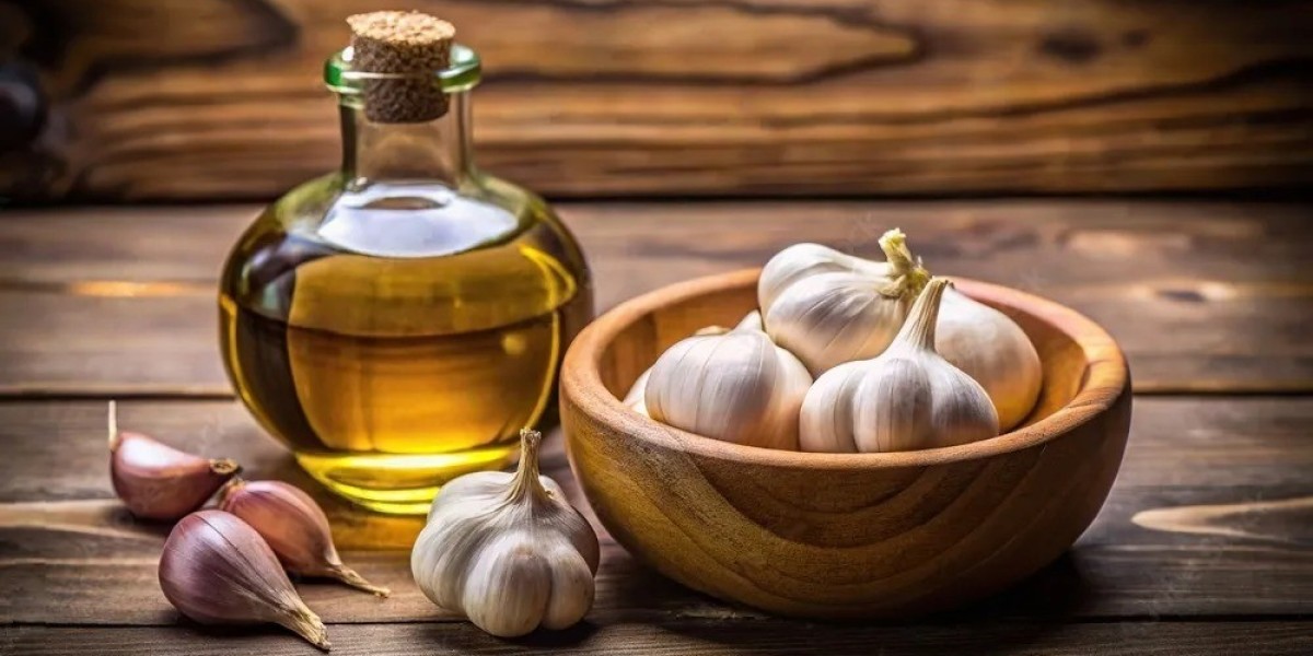 Discovering the Best Garlic Oil Bulk Manufacturer: Hetaksh Essential Oils