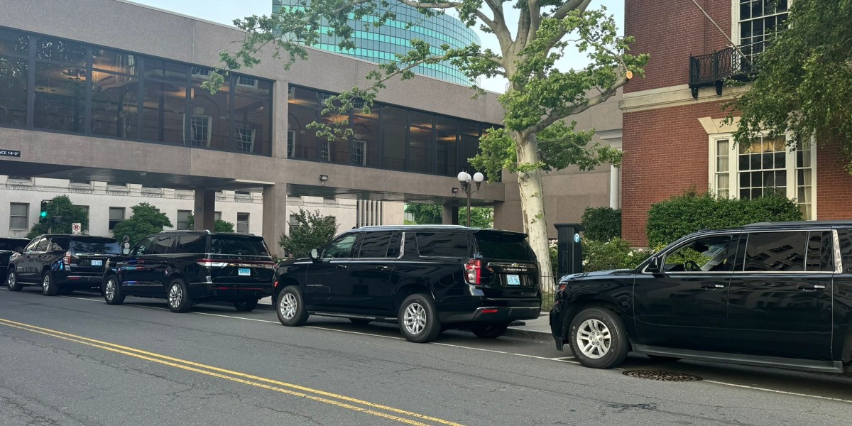 How to Choose the Right Limo Service from Boston Logan Airport