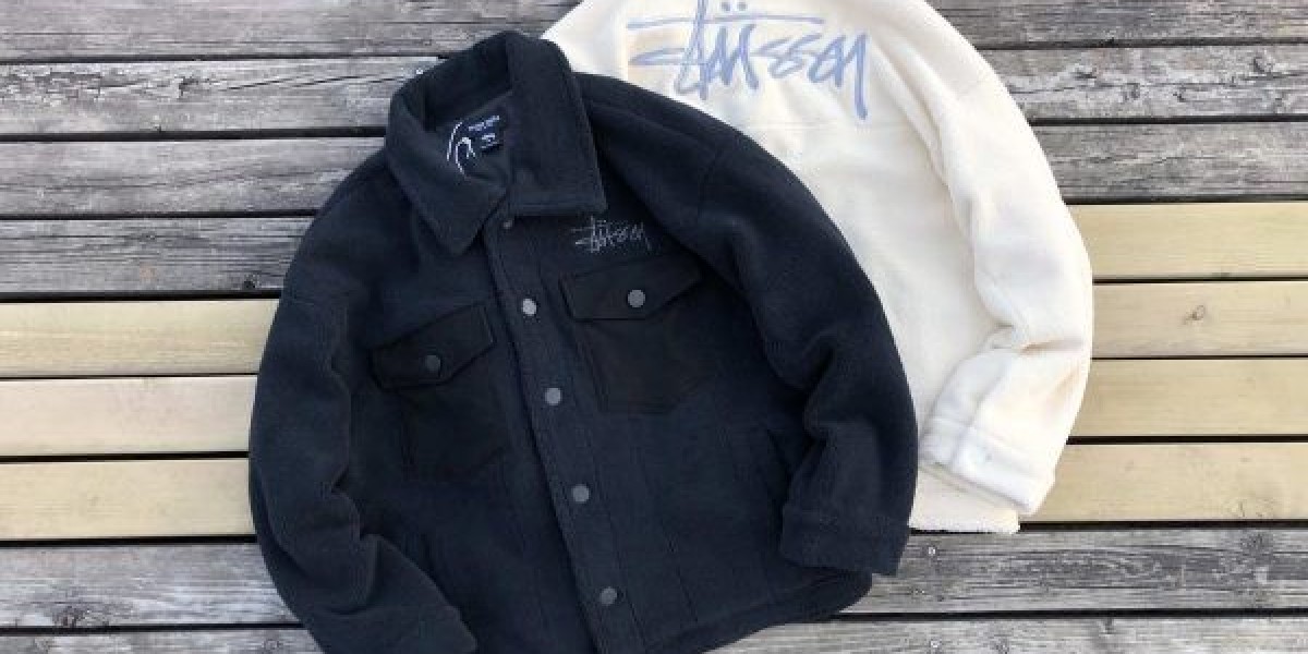 Cómo vestir de manera elegante o informal la sudadera con capucha oficial de Stussy