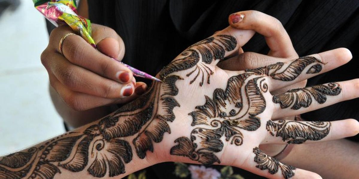 Mehndi Artist Service at Home: A Trend Redefining Celebrations