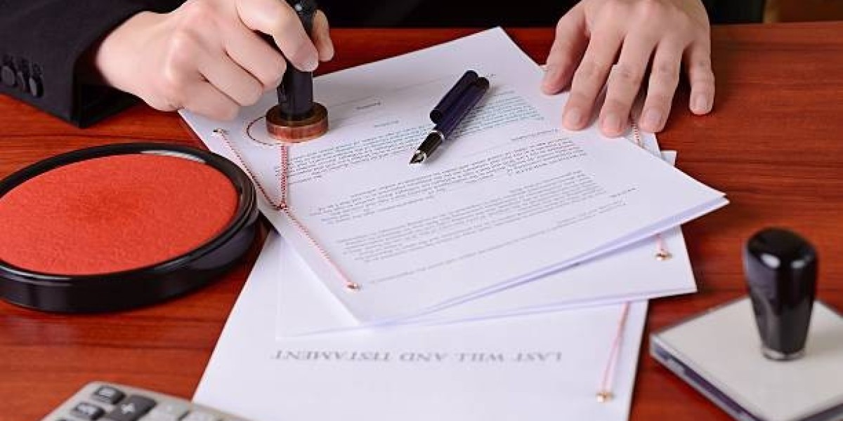 Notary Public in Edina: A Guide to Notary Services and How They Benefit You