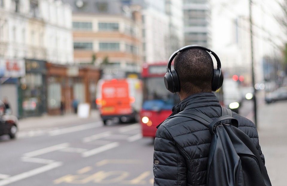 Travel-friendly noise-canceling earbuds and headphones guide