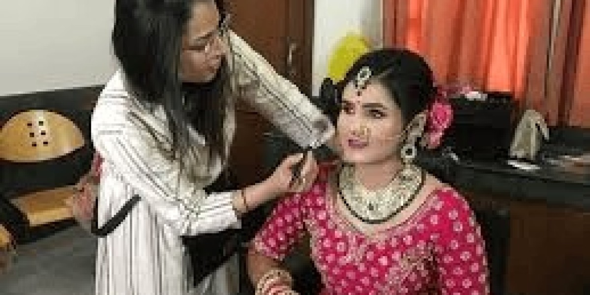 Glam Up with the Best Makeup Artists in Jaipur